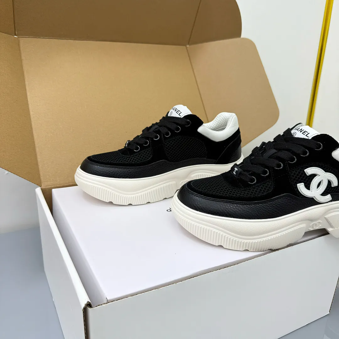 👟👟Ex-factory price 620👟👟 Chanel bread shoes ~ original calfskin panda shoes Chanel 25C latest hot style panda black and white sports shoes casual sneakers Xiaoxiang hot item classic black and white panda color coco girls must pay Fabric: original custom mixed sheepskin lining: original imported breathable mesh lining outsole: Original molded rubber + TPU combination Size: Women's 35-41